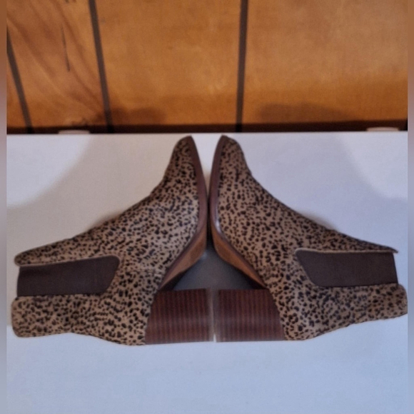 Madewell Laura Leopard Print Heeled Chelsea Boot in Spotted Calf Hair Size 7. - Picture 7 of 10